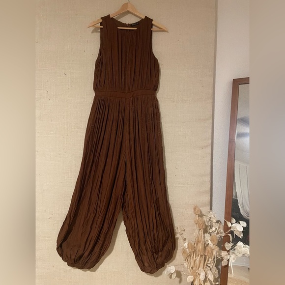 PLEATED BALLOON LEG JUMPSUIT - Picture 2 of 12